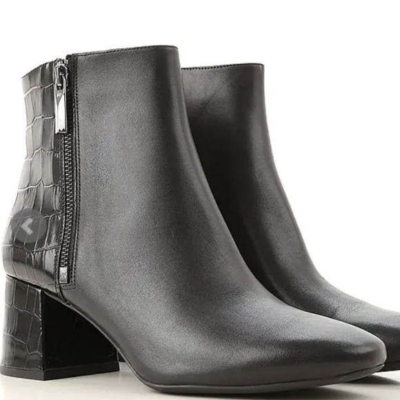 NEW Michael Kors Black ankle boots - Picture 1 of 2